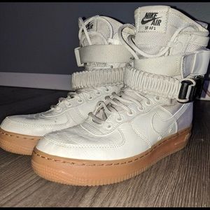 Authentic Women's Nike SF AIR FORCE 1 MID